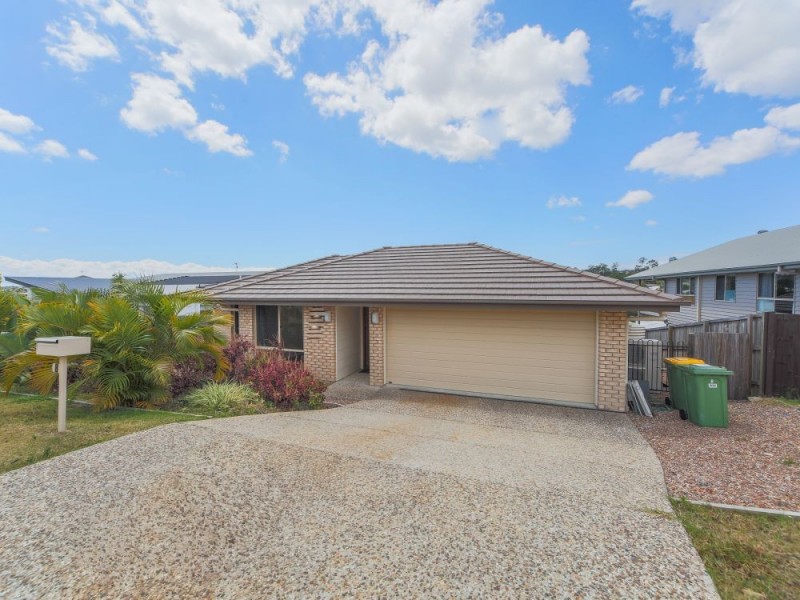 8 Hadrian Crescent, Pacific Pines QLD 4211