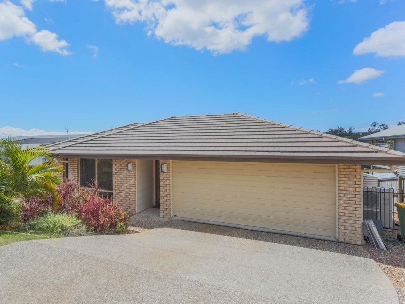 8 Hadrian Crescent, Pacific Pines QLD 4211