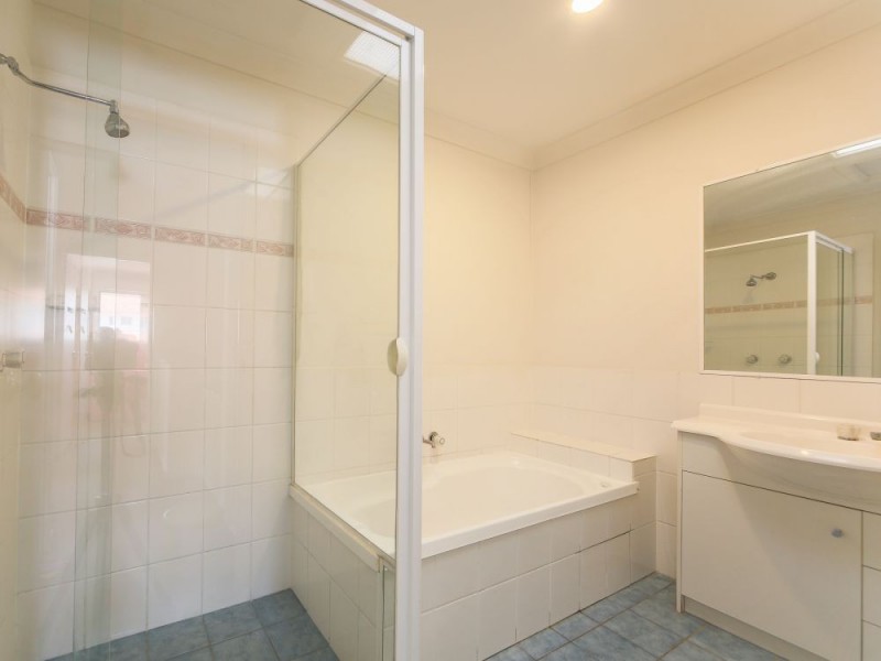 30/2 Studio Drive, Pacific Pines QLD 4211