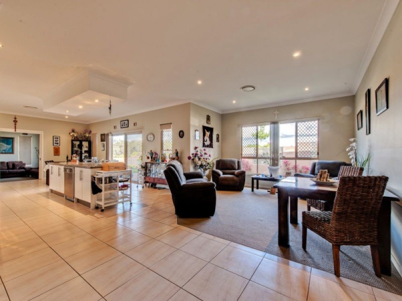 230 Lakeside Ave, Springfield Lakes QLD 4300