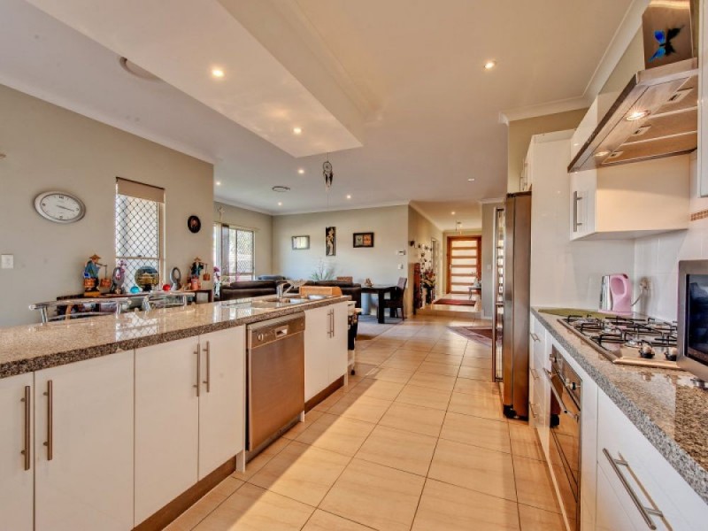 230 Lakeside Ave, Springfield Lakes QLD 4300