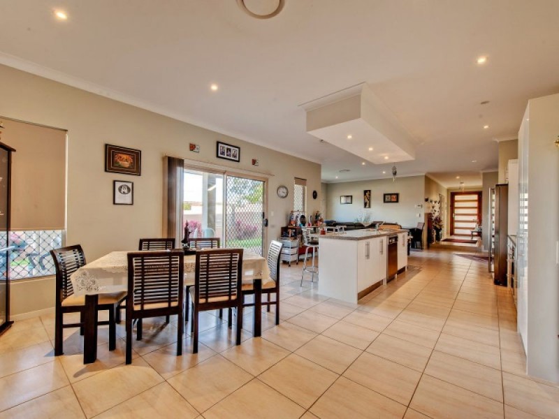 230 Lakeside Ave, Springfield Lakes QLD 4300