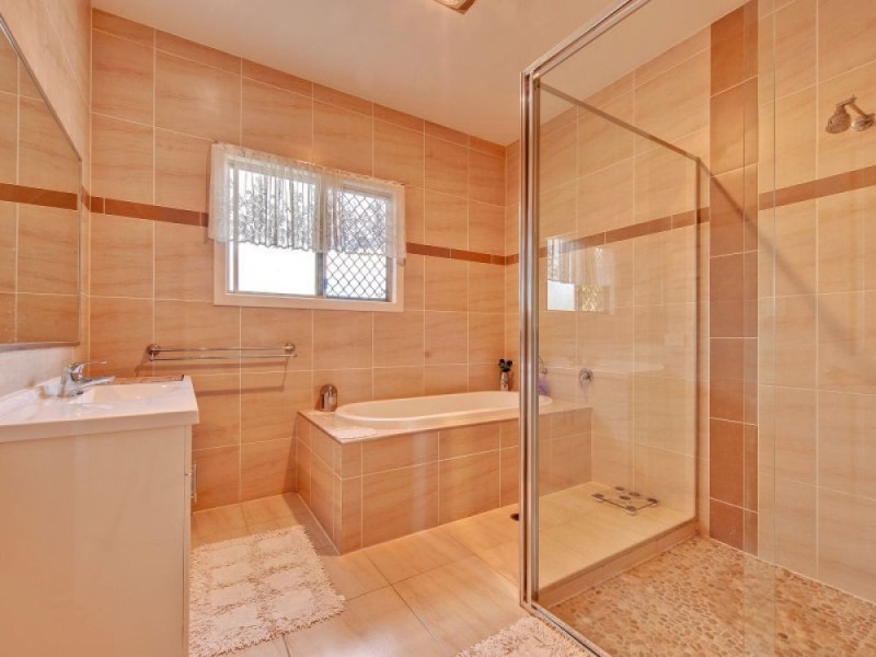 230 Lakeside Ave, Springfield Lakes QLD 4300