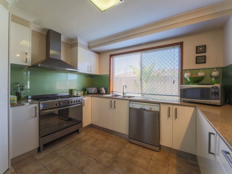17 Melbourne Road, Arundel QLD 4214