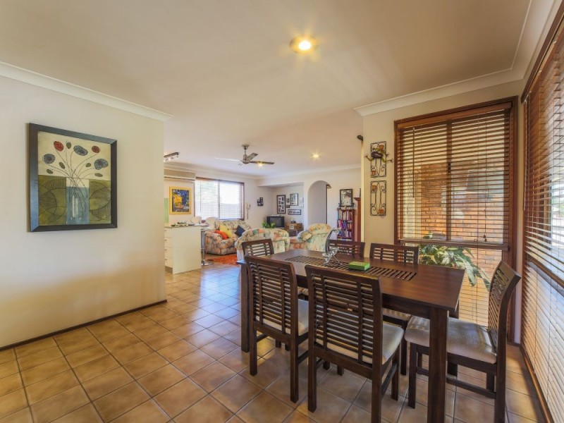 17 Melbourne Road, Arundel QLD 4214