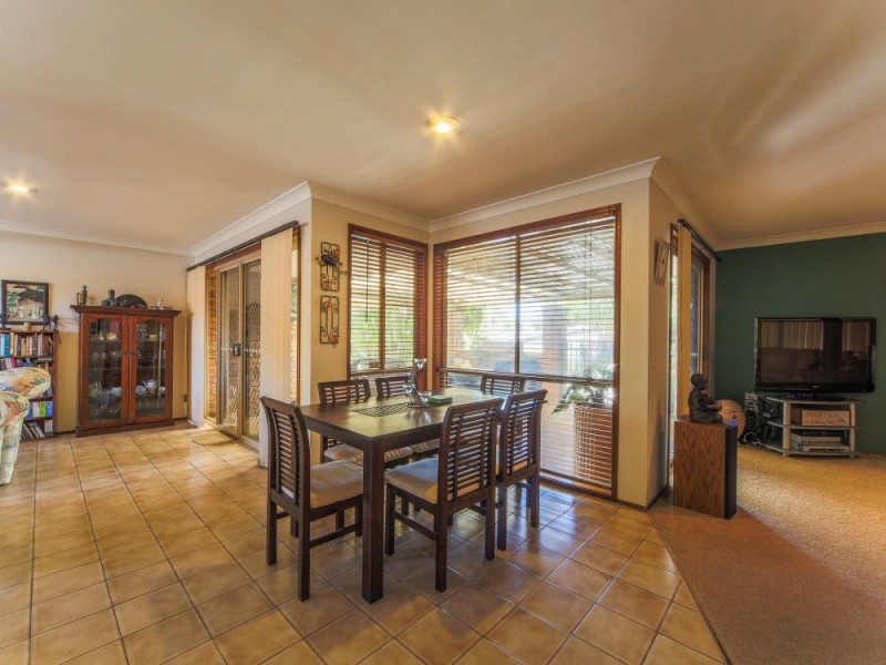 17 Melbourne Road, Arundel QLD 4214