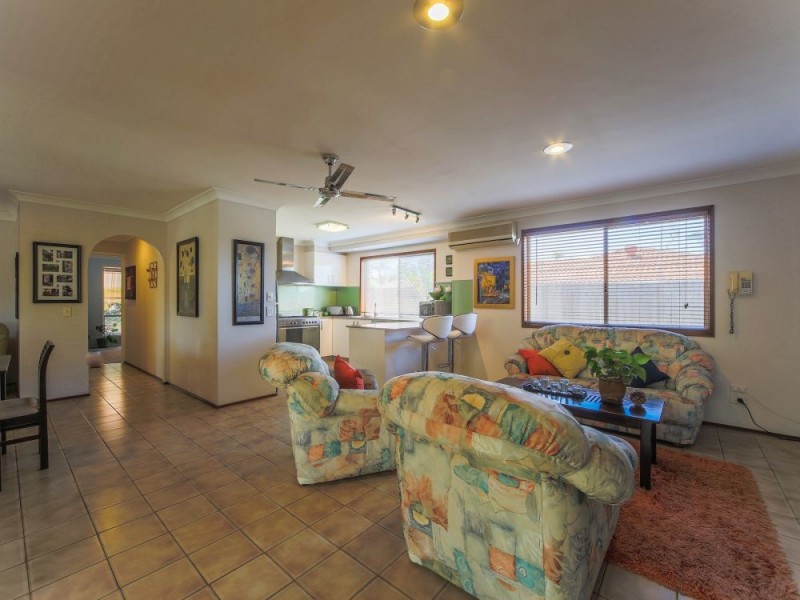17 Melbourne Road, Arundel QLD 4214