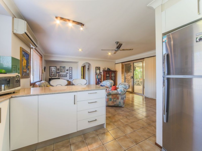 17 Melbourne Road, Arundel QLD 4214