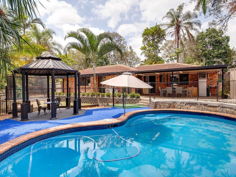 8 St Denis Court, Petrie QLD 4502