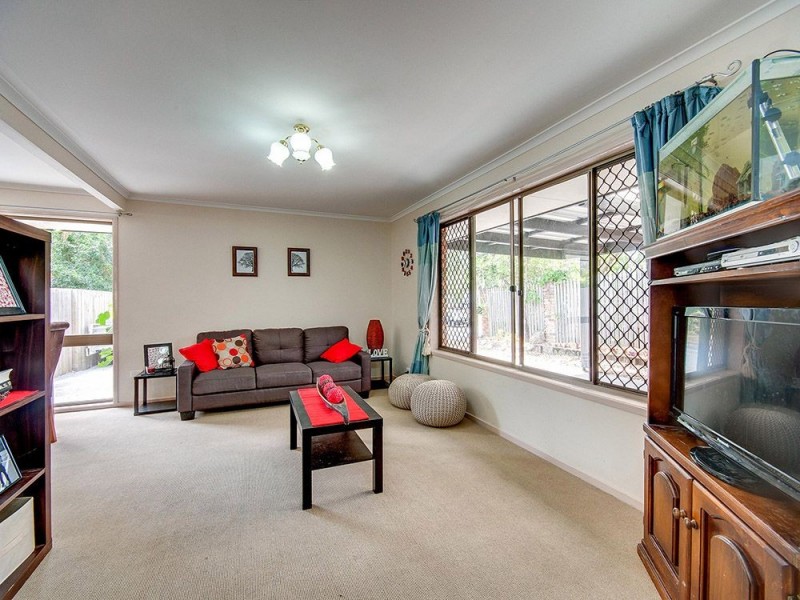8 St Denis Court, Petrie QLD 4502
