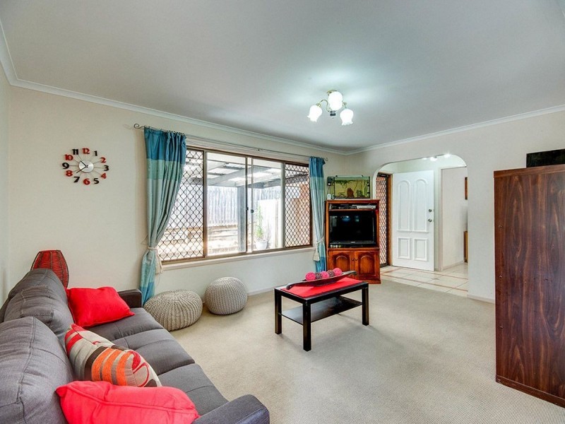 8 St Denis Court, Petrie QLD 4502