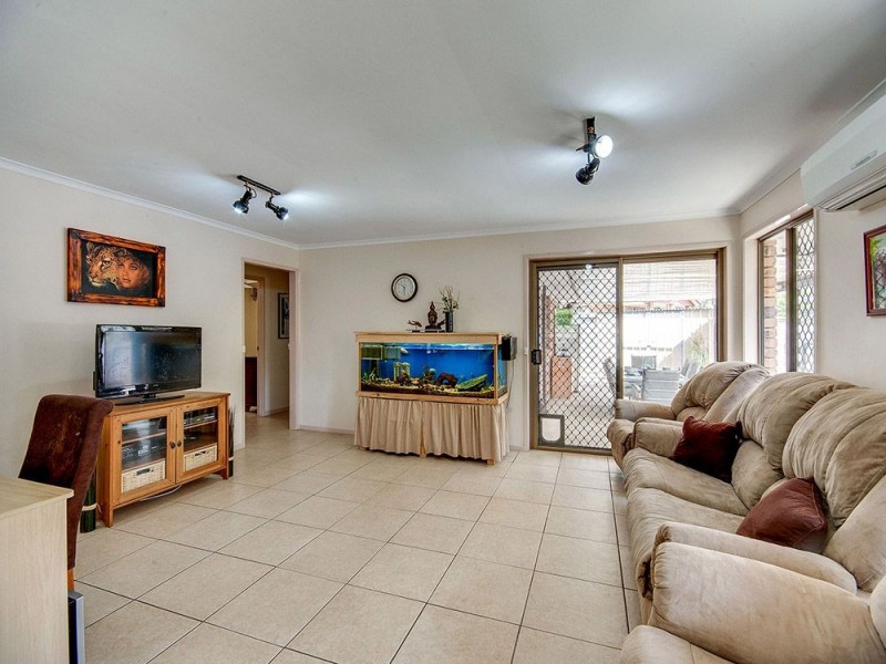 8 St Denis Court, Petrie QLD 4502