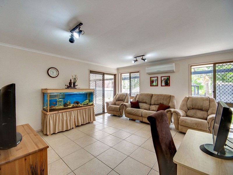 8 St Denis Court, Petrie QLD 4502