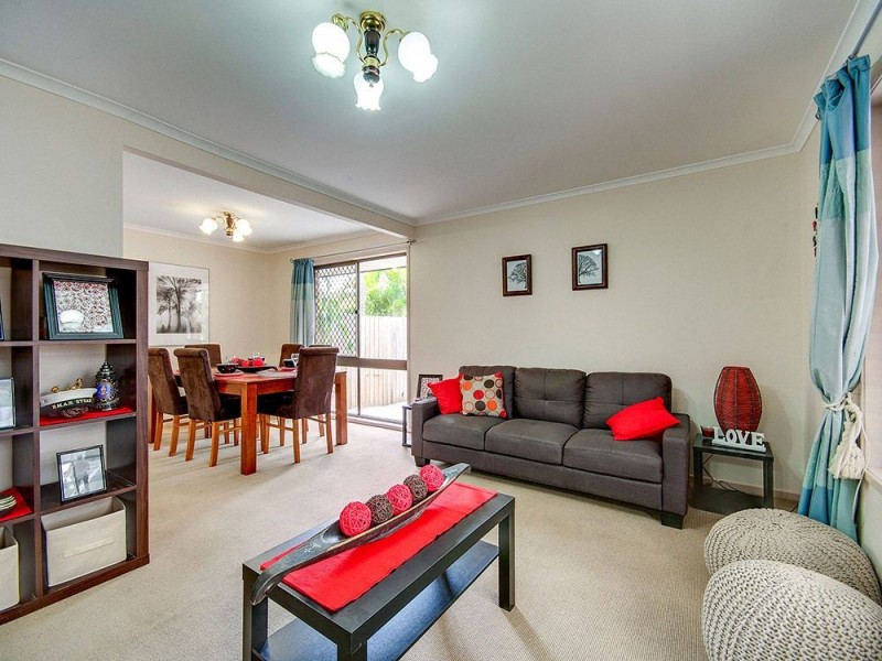 8 St Denis Court, Petrie QLD 4502