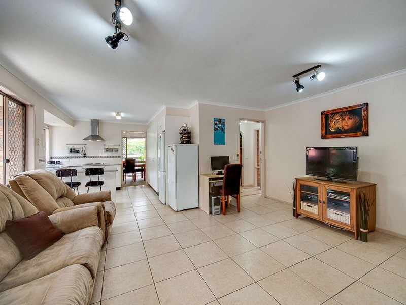 8 St Denis Court, Petrie QLD 4502