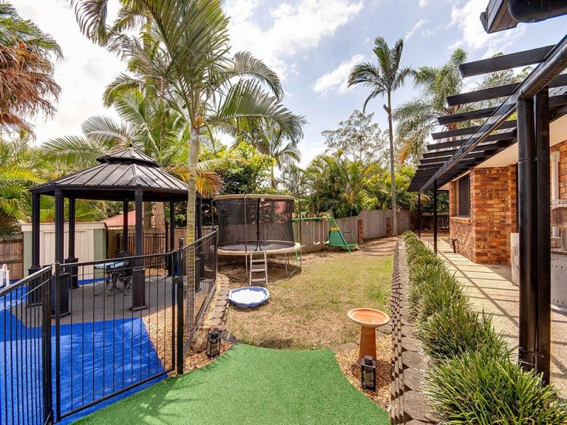 8 St Denis Court, Petrie QLD 4502
