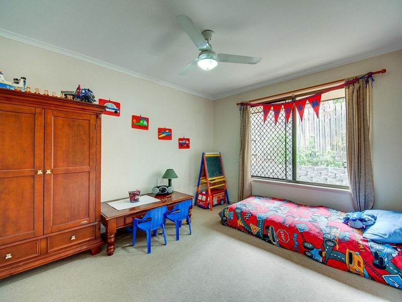 8 St Denis Court, Petrie QLD 4502