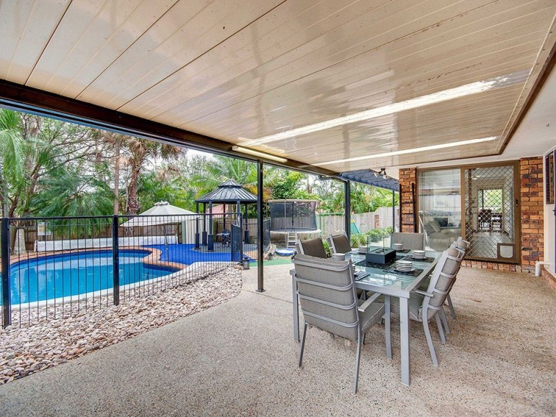 8 St Denis Court, Petrie QLD 4502