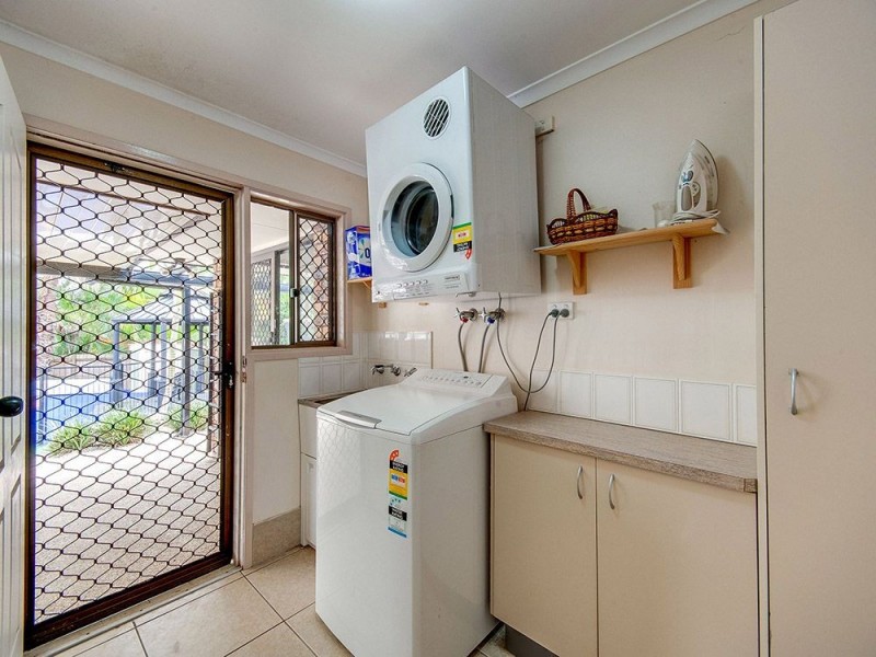 8 St Denis Court, Petrie QLD 4502