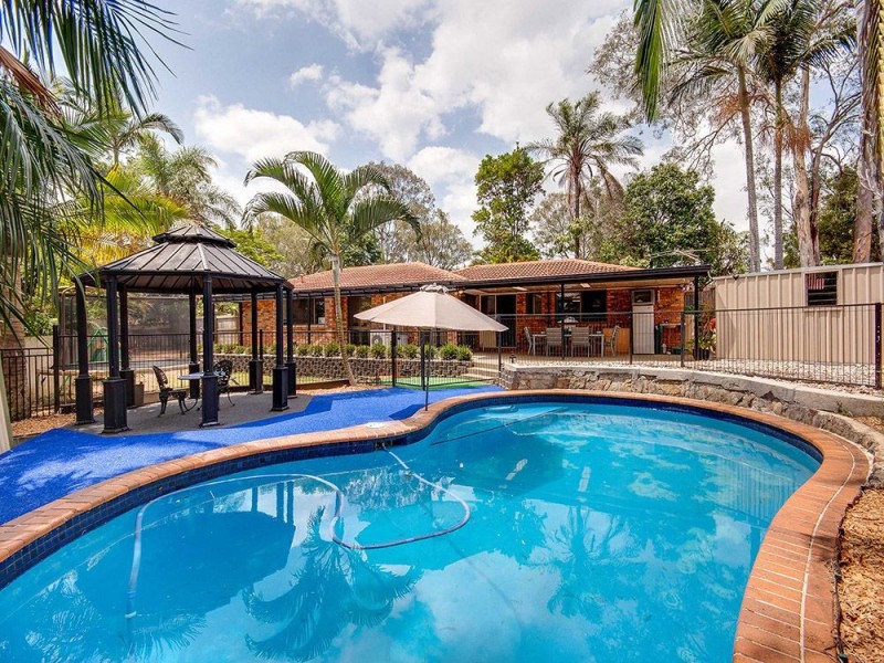 8 St Denis Court, Petrie QLD 4502