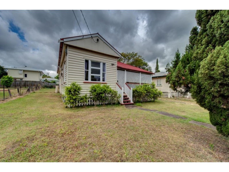154a South Station Road, Silkstone QLD 4304