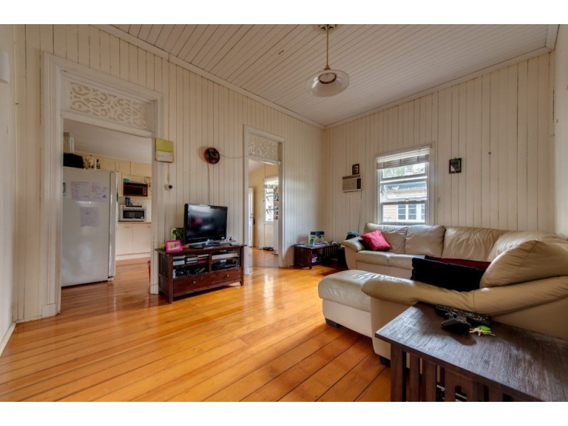 154a South Station Road, Silkstone QLD 4304