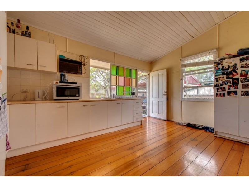 154a South Station Road, Silkstone QLD 4304