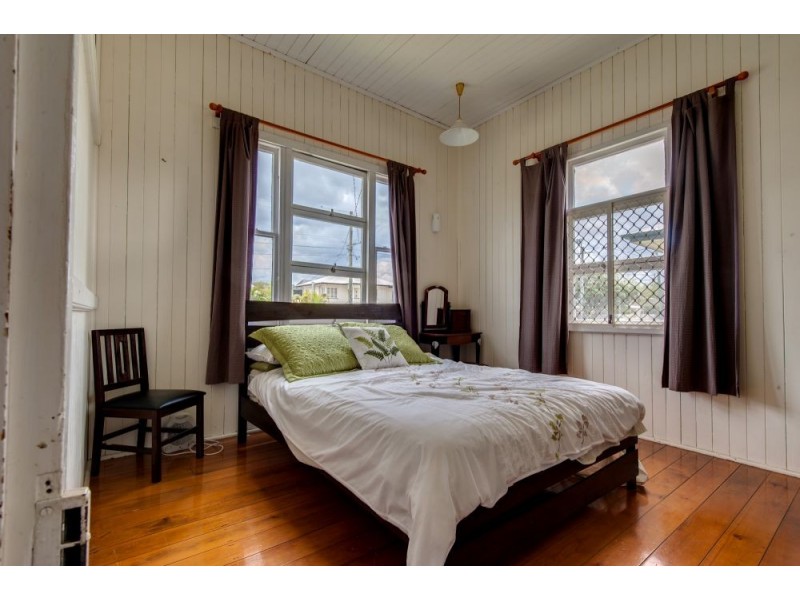154a South Station Road, Silkstone QLD 4304