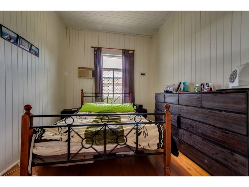 154a South Station Road, Silkstone QLD 4304