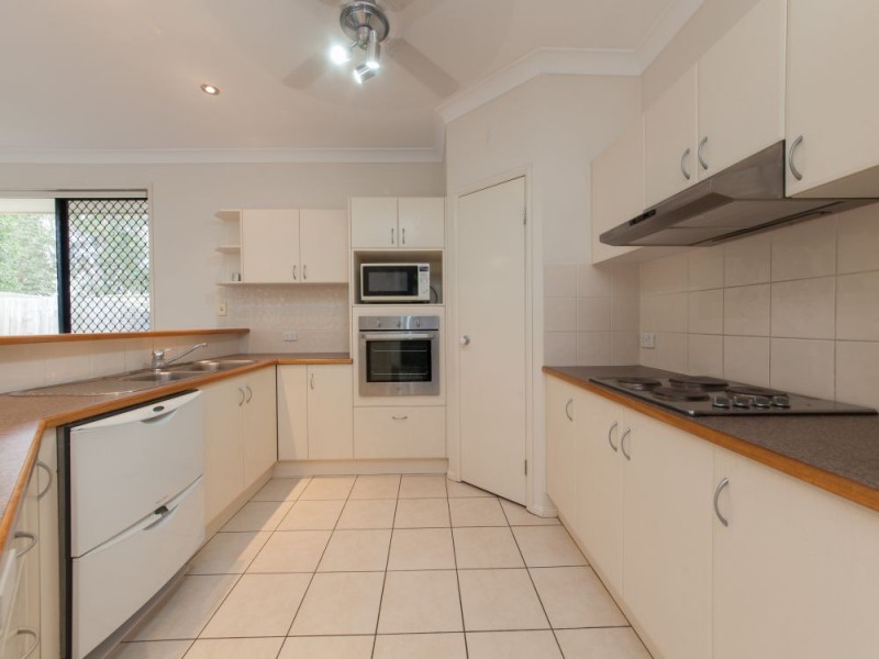 15 Dandenong Street, Forest Lake QLD 4078