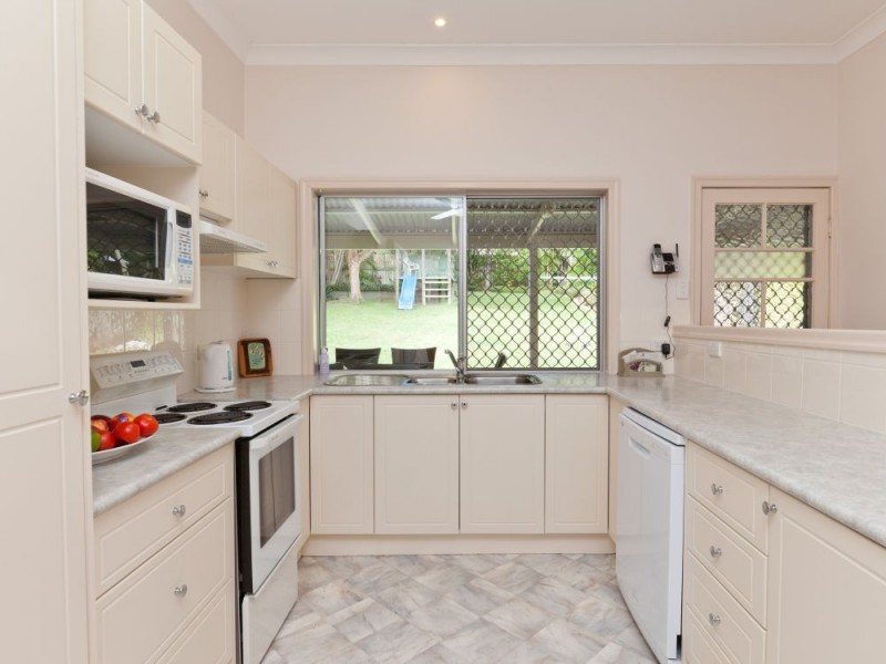 63 Donald Street, Camp Hill QLD 4152