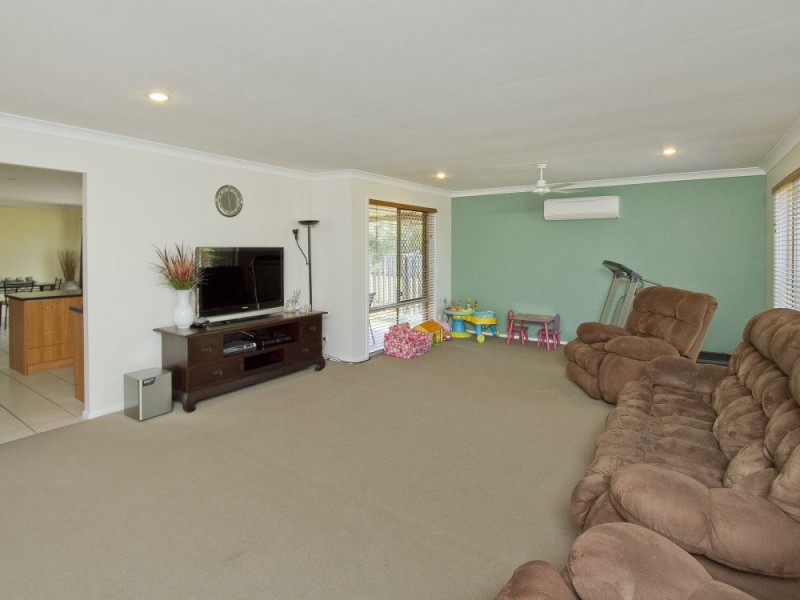 18 Christopher Place, Morayfield QLD 4506