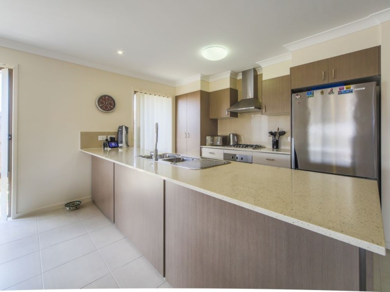 2 Codrington Circuit, Pacific Pines QLD 4211