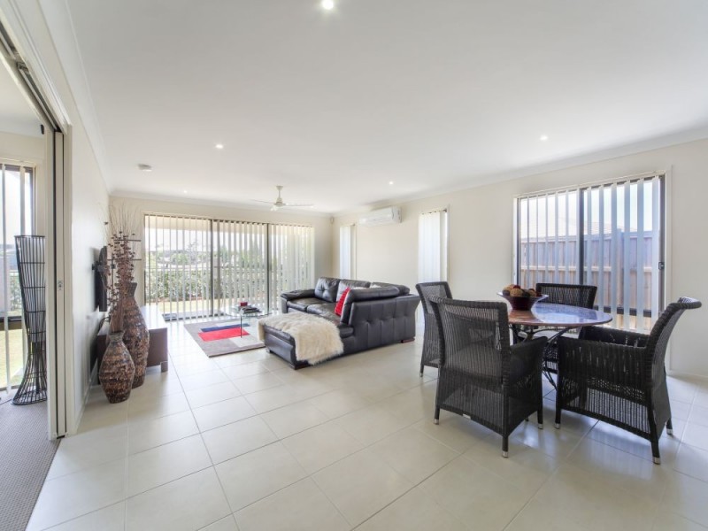 2 Codrington Circuit, Pacific Pines QLD 4211