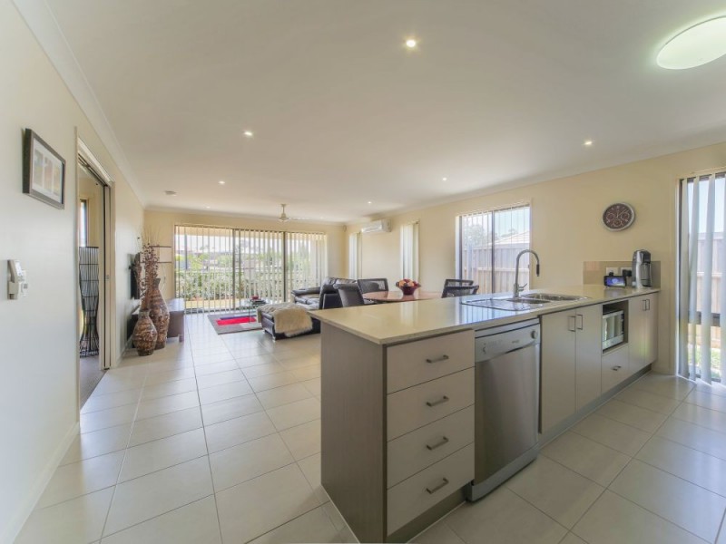 2 Codrington Circuit, Pacific Pines QLD 4211
