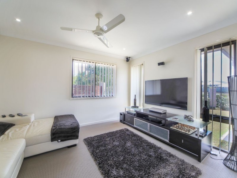 2 Codrington Circuit, Pacific Pines QLD 4211