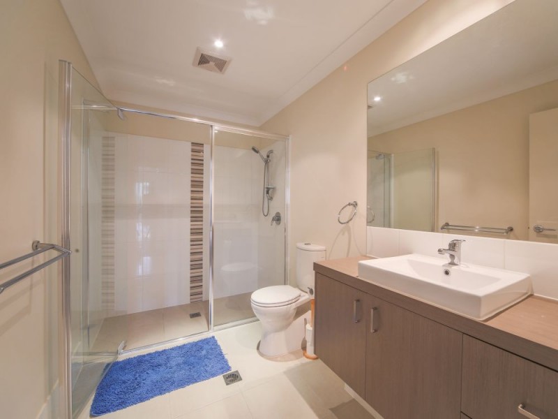 2 Codrington Circuit, Pacific Pines QLD 4211