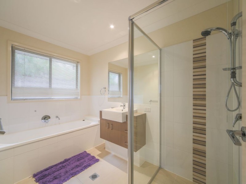 2 Codrington Circuit, Pacific Pines QLD 4211