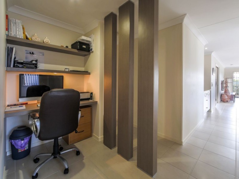 2 Codrington Circuit, Pacific Pines QLD 4211