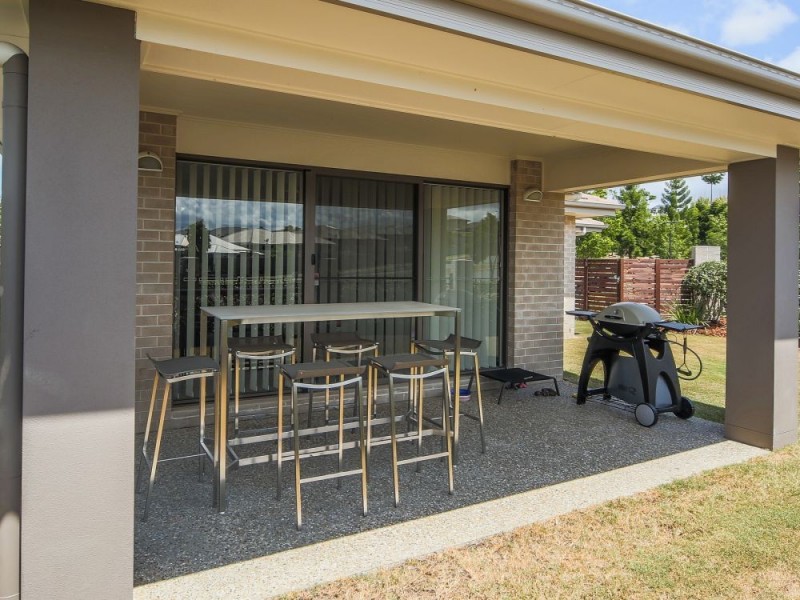 2 Codrington Circuit, Pacific Pines QLD 4211