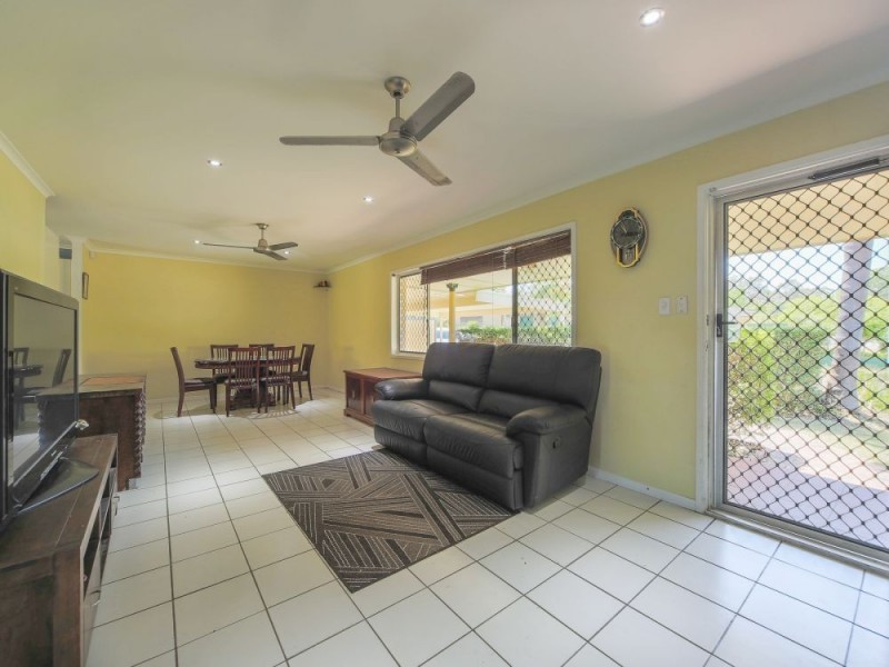 2 Dampier Court, Molendinar QLD 4214