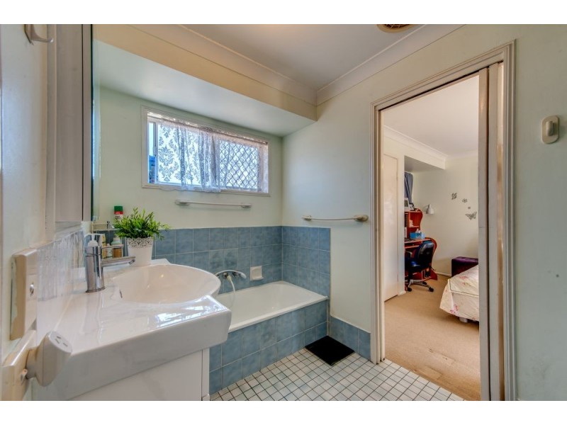 4 Pioneer Court, Durack QLD 4077