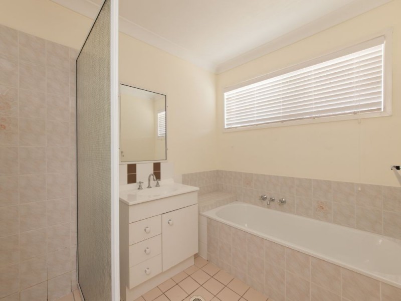 102 Kilsay Crescent, Meadowbrook QLD 4131