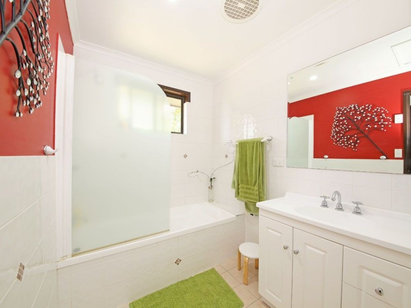 34 Moatah Drive, Beachmere QLD 4510