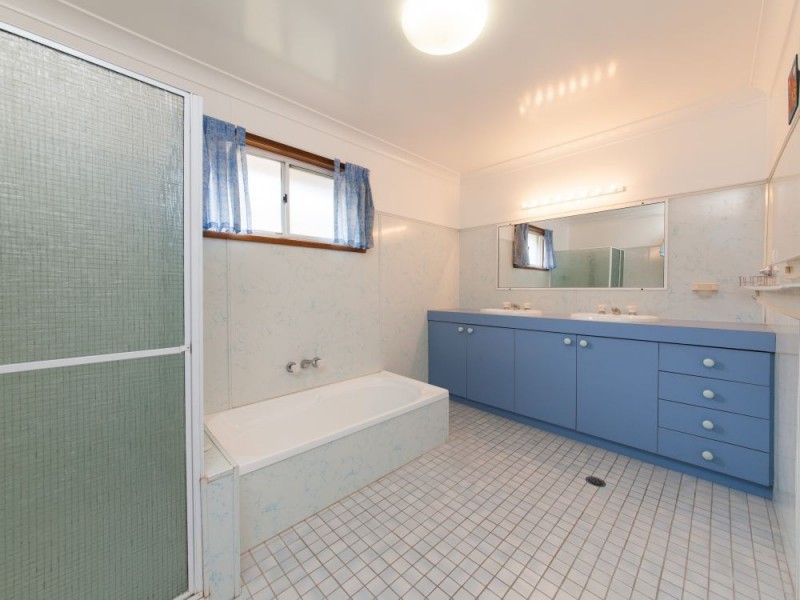 16 Edenderry Street, Manly West QLD 4179