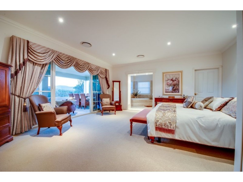 30 Riverside Terrace, Windaroo QLD 4207