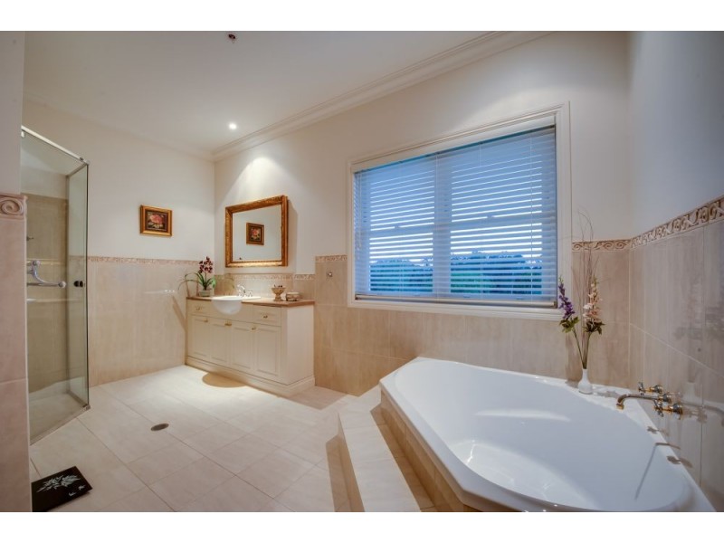 30 Riverside Terrace, Windaroo QLD 4207