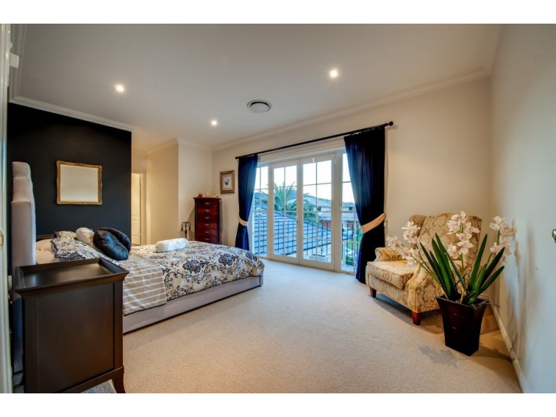 30 Riverside Terrace, Windaroo QLD 4207