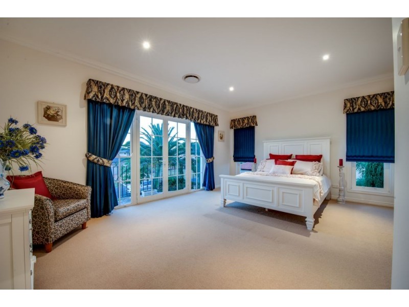 30 Riverside Terrace, Windaroo QLD 4207