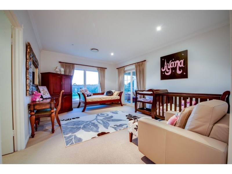 30 Riverside Terrace, Windaroo QLD 4207